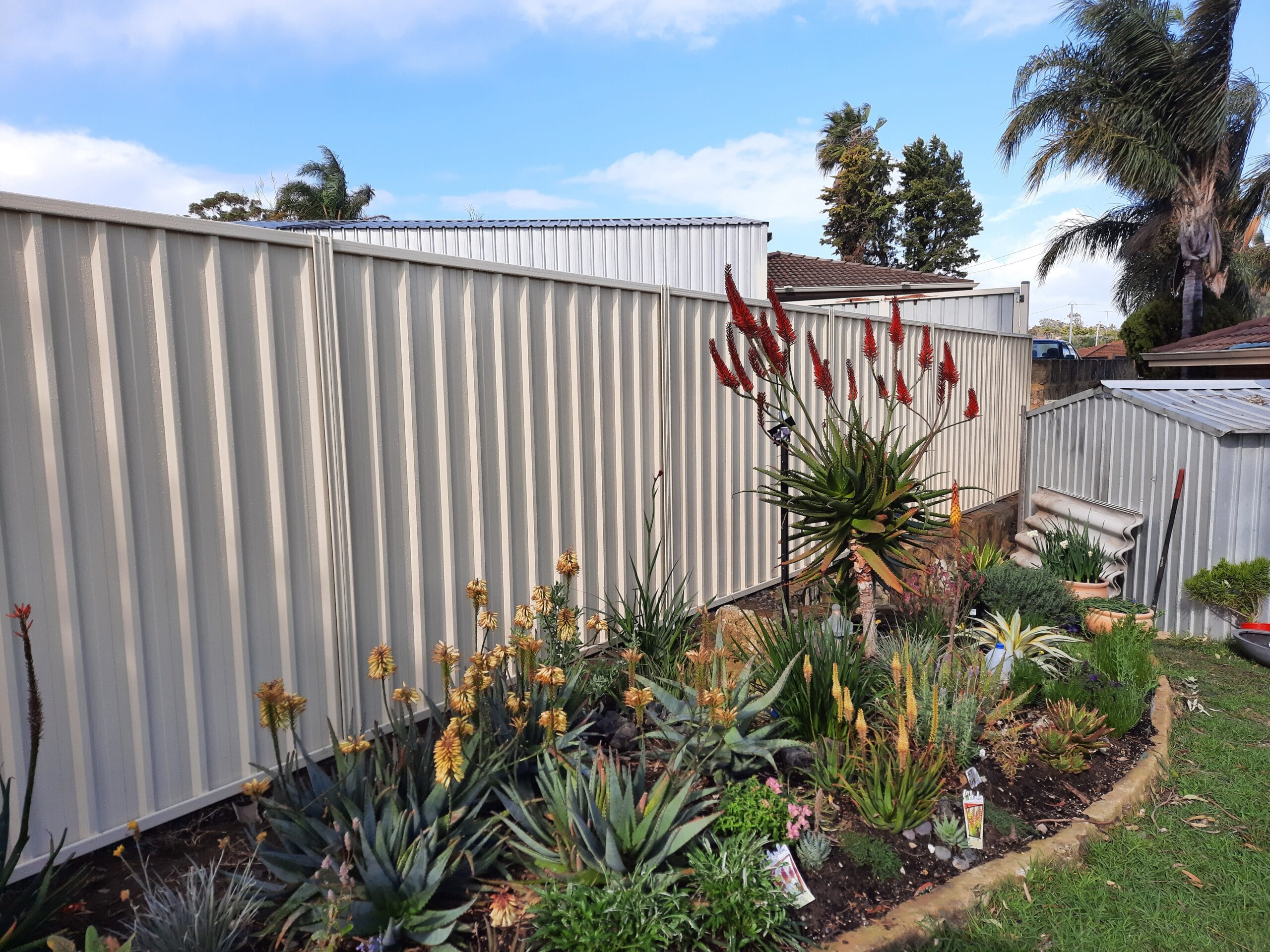 Residential Home Fencing Perth | South Side Wire | Fencing Contractors Perth Residential home fencing installed in Perth by experienced fencing contractors