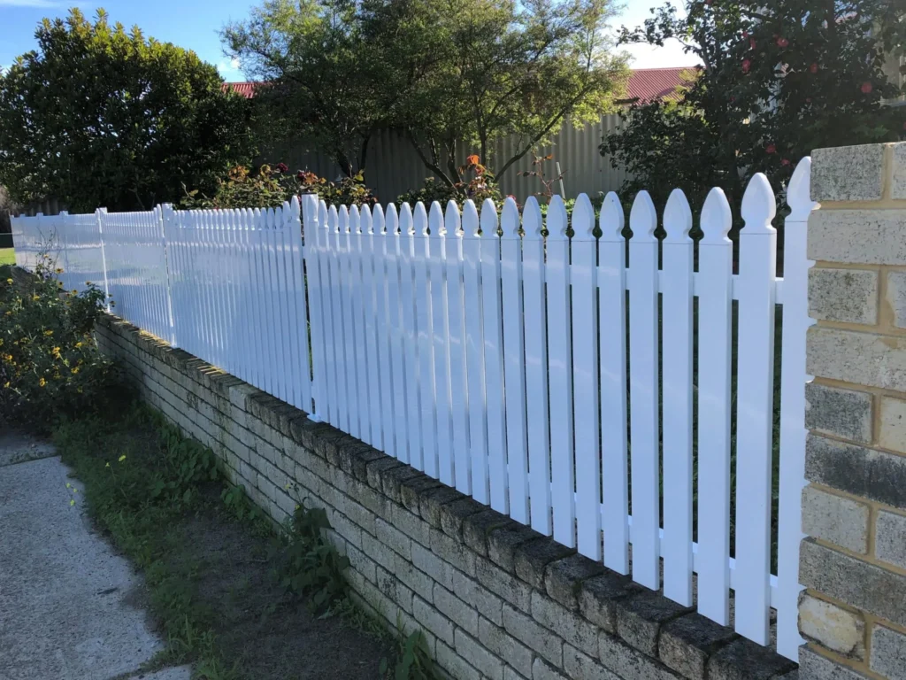 Aluminium-picket-fencing-classic - South Side Wire